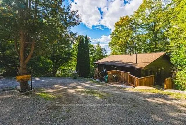 1064 Whiskey Jack Lane, Algonquin Highlands