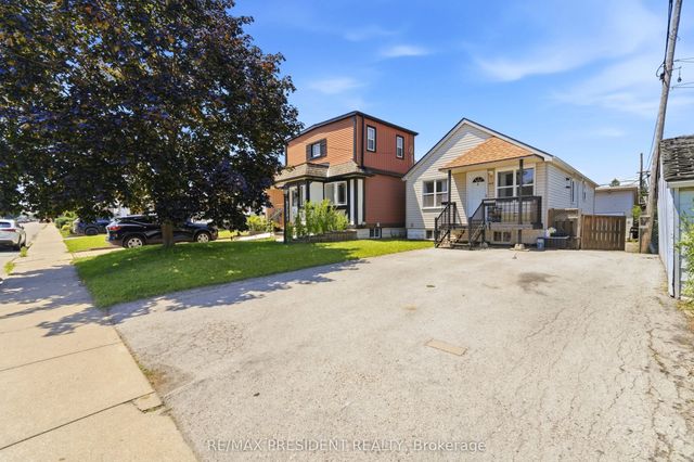43 Adair Avenue N, Hamilton