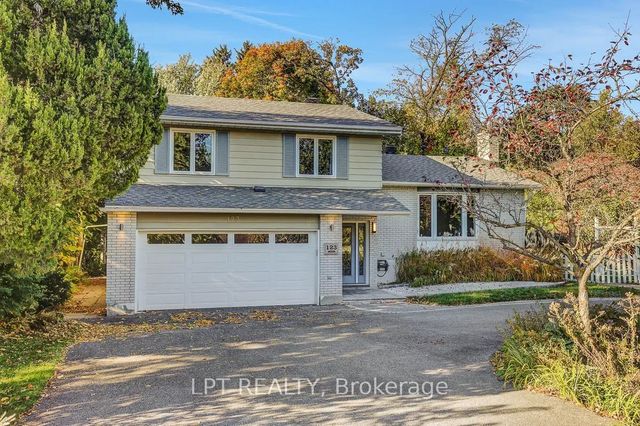 123 Dorothea Drive, Billings Bridge - Riverside Park and Area