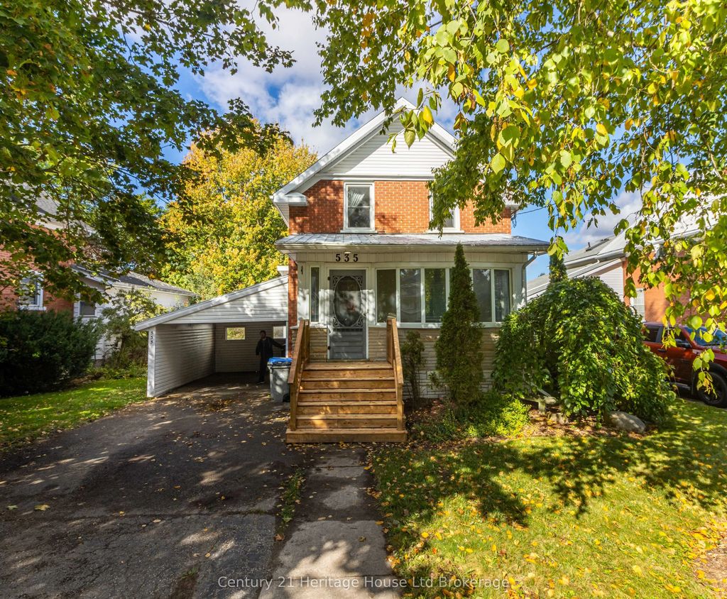 535 Richileau Avenue S, North Perth