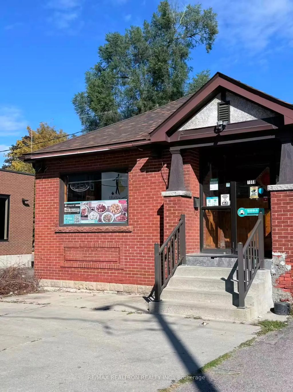 1088 Main Street W, Hamilton