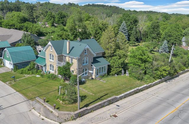 402 Lambton Street E, West Grey