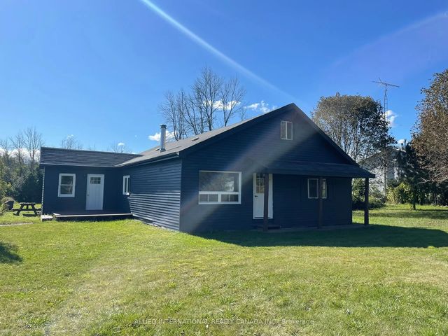 537 Burr Road, Prince Edward County