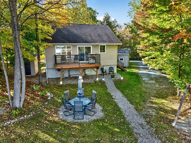 368 Troy Lake Road, Rideau Lakes