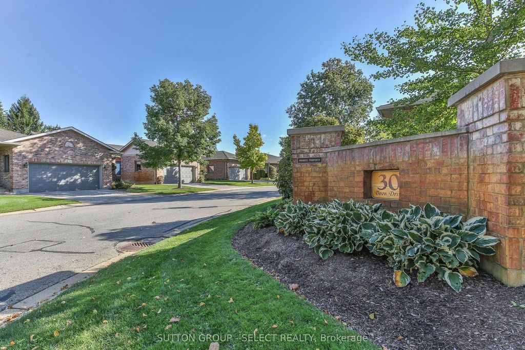 30 Doon Drive 32, London North