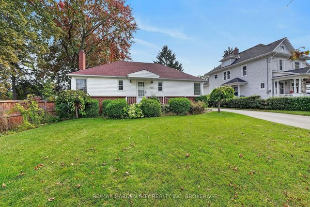 1571 Pelham Street, Pelham