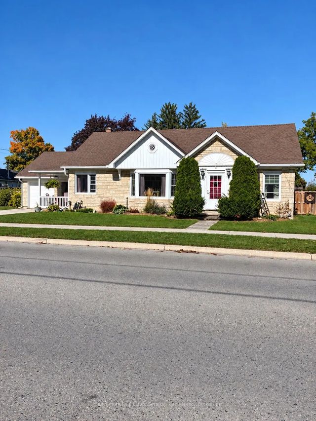 56 Sanders Street E, South Huron
