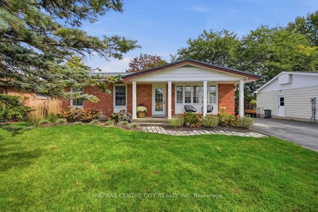 4564 East Road E, Central Elgin