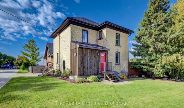 27 Mill St Street W, Perth East
