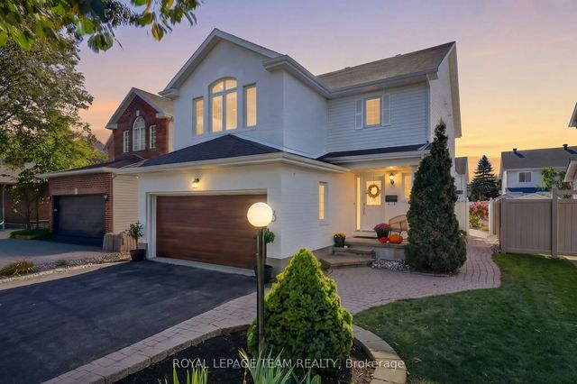 8 Oriska Way, Barrhaven