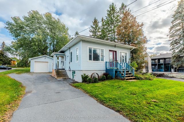 8 Mechanic Street W, North Glengarry