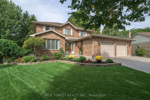 1039 Country Club Court, London South
