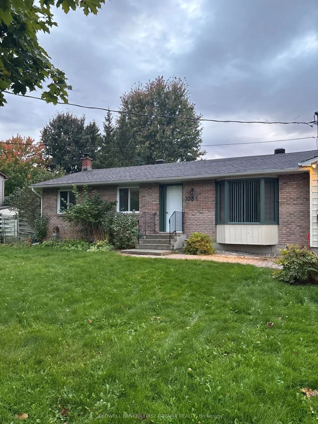 1084 Eadie Road, Russell