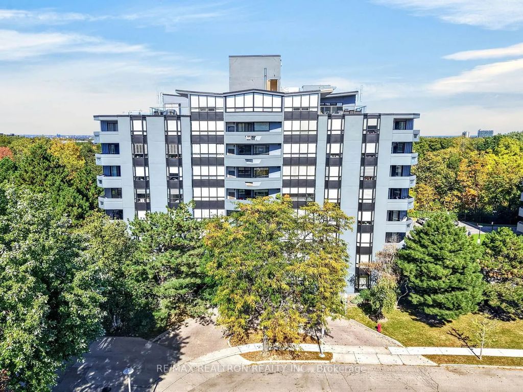 6 Village Green Boulevard 501, Hamilton
