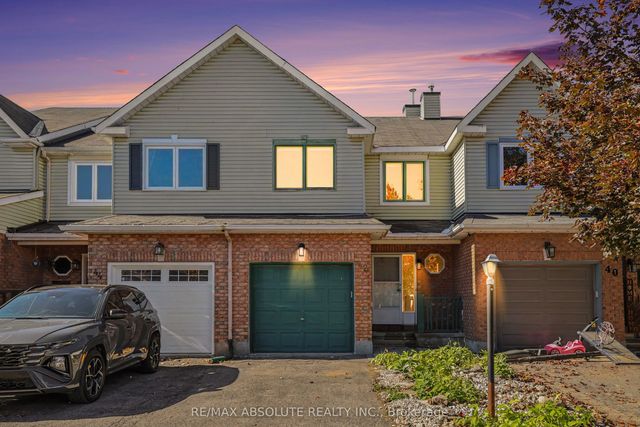 42 Roblyn Way, Barrhaven