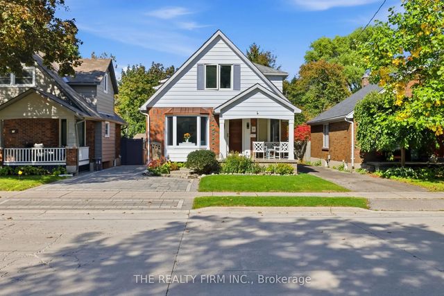 28 Thomas Janes Drive, London South