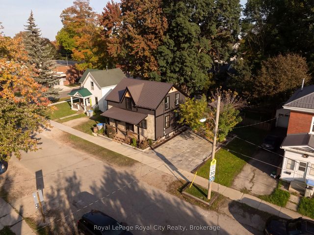 380 Livingstone Avenue N, North Perth