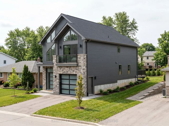 323 Anderson Street, South-West Oxford
