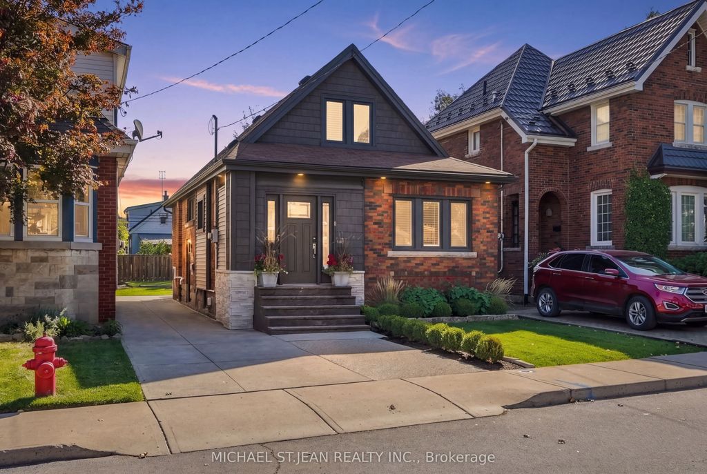 77 Houghton Avenue S, Hamilton