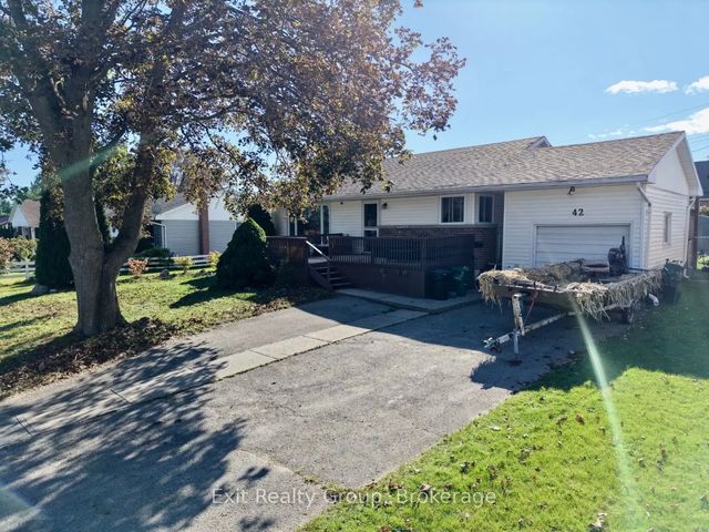 42 Third Avenue, Quinte West