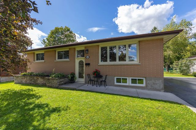 1449 Avondale Crescent, Kingston