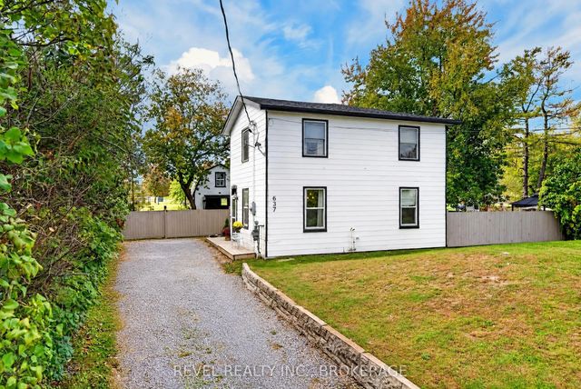 637 Collins Bay Road, Kingston