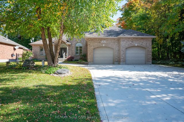 12 Welwood Avenue, Wellesley