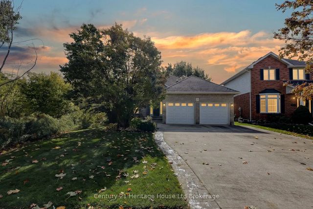 796 Springbank Avenue N, Woodstock