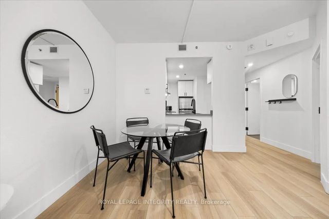 161 Laurier Avenue W 917, Ottawa Centre