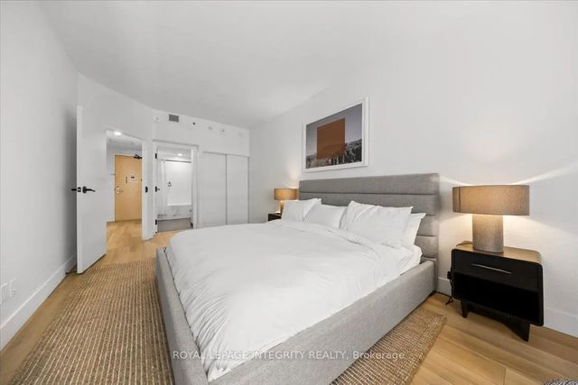 161 Laurier Avenue W 1017, Ottawa Centre