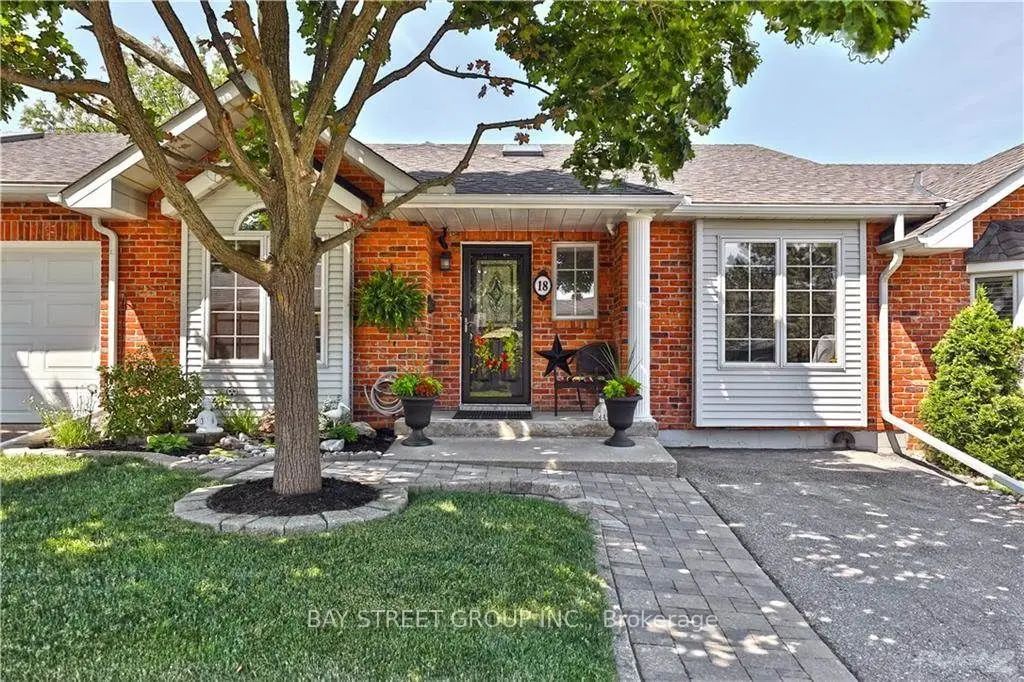20 Meadowlands Boulevard 18, Hamilton