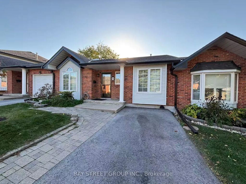 20 Meadowlands Boulevard 18, Hamilton