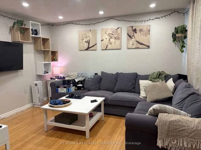 736 Tate Avenue, Hamilton