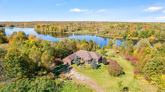 399 Grady Road E, Rideau Lakes
