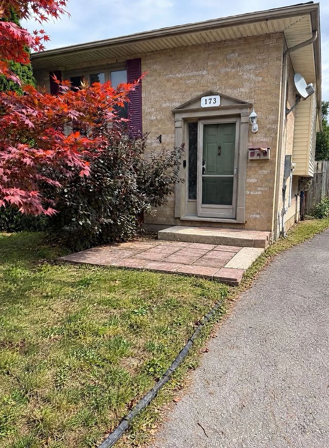173 Martinet Avenue, London East