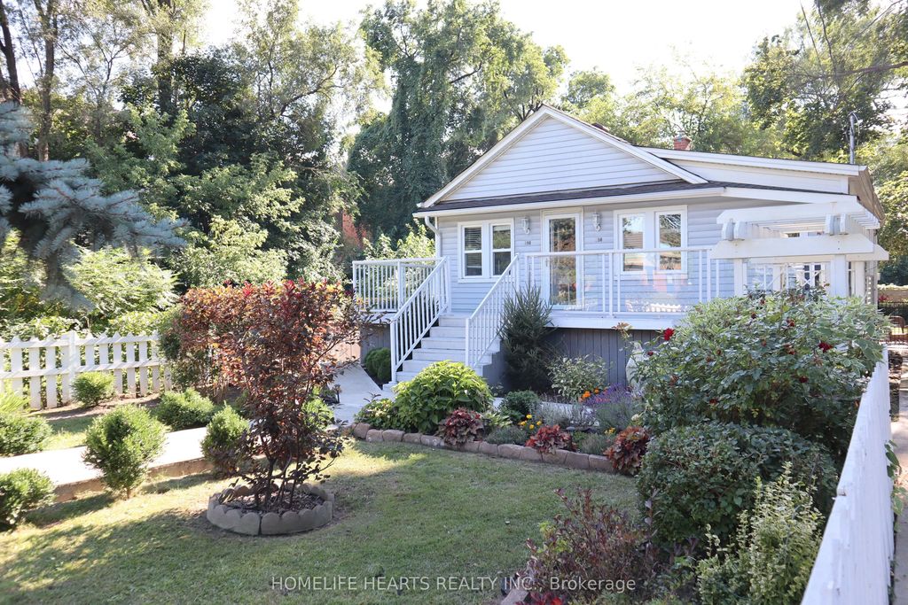 490 Beach Boulevard, Hamilton