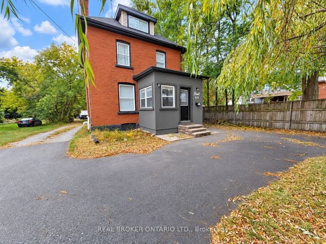 826 Beach Boulevard, Hamilton