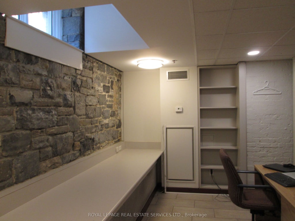 56 Queen Street E, Toronto C08