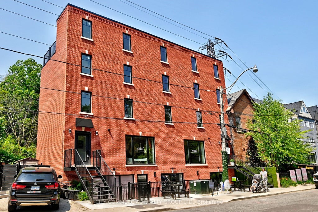 396 Summerhill Avenue N, Toronto C02