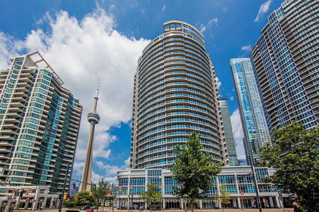 218 Queens Quay W 3rd Floor, Toronto C01