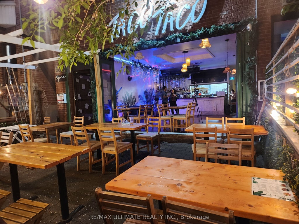 319 Augusta Avenue, Toronto C01