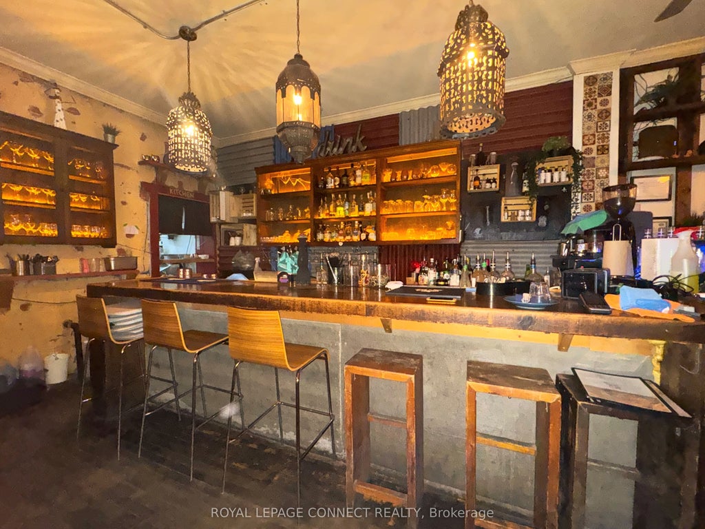 942 Queen Street W, Toronto C01