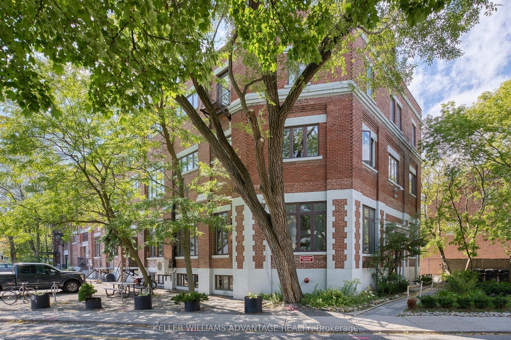 77 Florence Street L02, Toronto C01