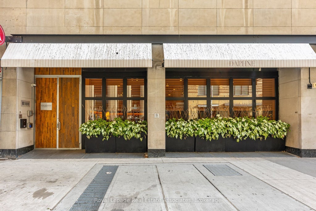 67 Richmond Street W B101, Toronto C01