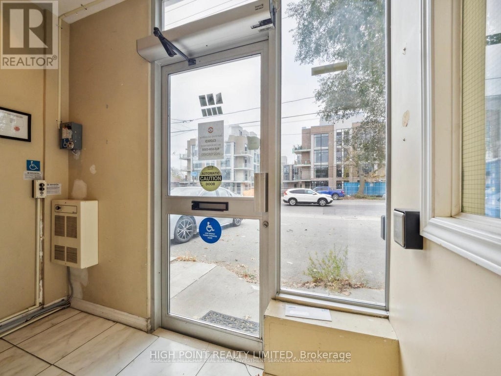 858 Sheppard Avenue W 200, Toronto C06