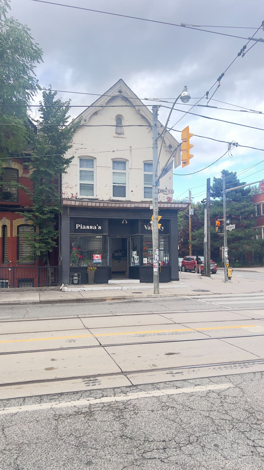 374 Dundas Street E, Toronto C08