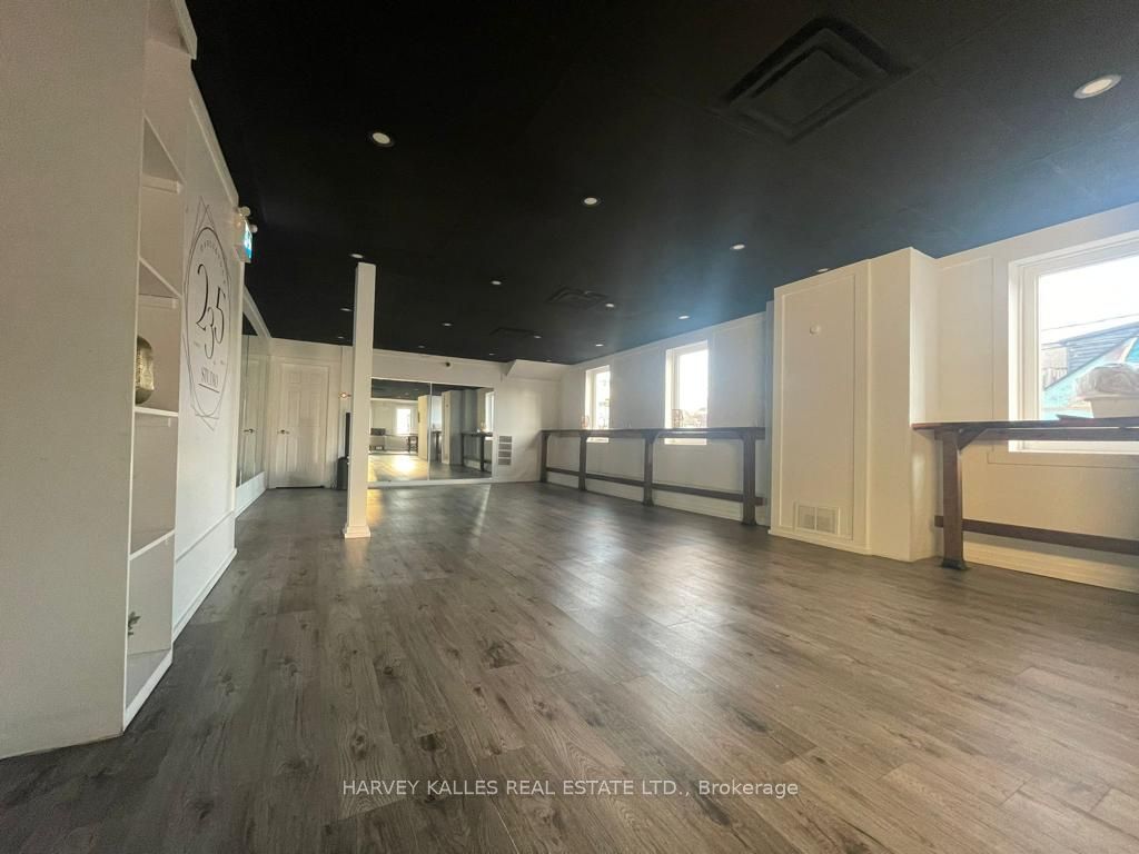 235 Augusta Avenue 2nd Floor, Toronto C01