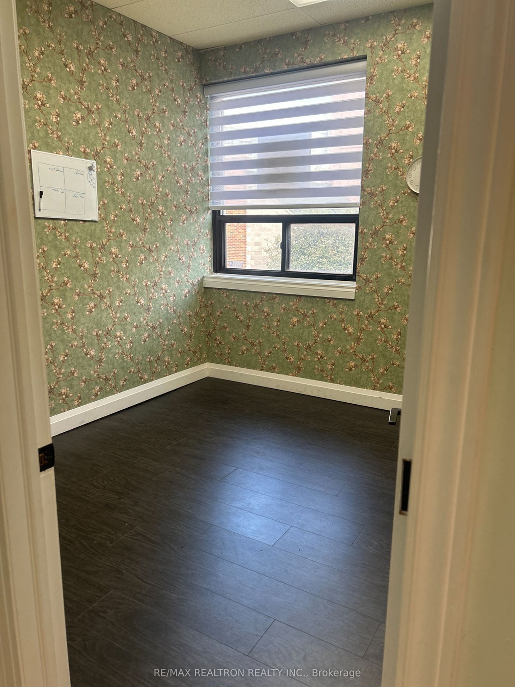 79 Sheppard Avenue W 201 Room B, Toronto C07