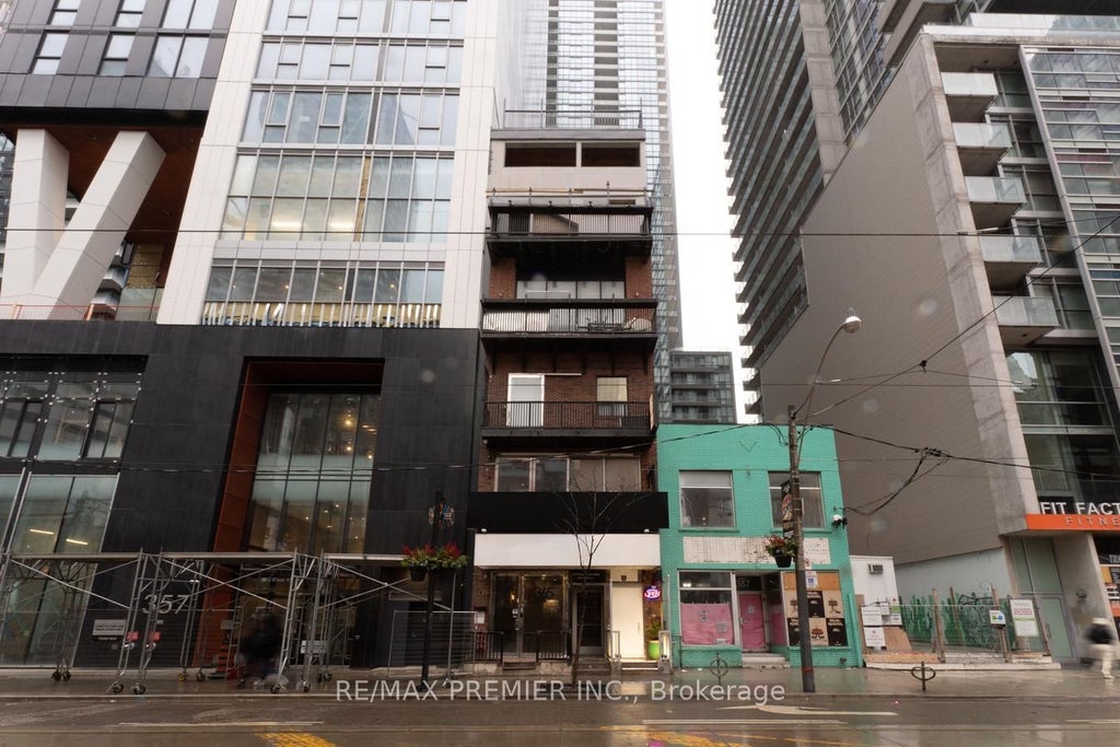 365 King Street W Main Floor, Toronto C01