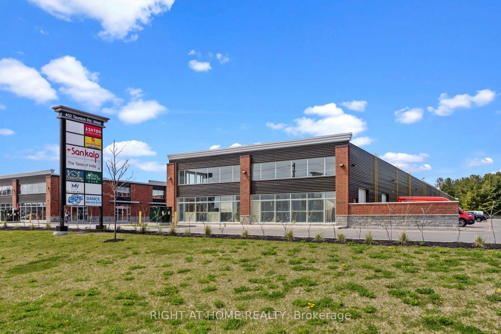 452 Taunton Road 11, Oshawa